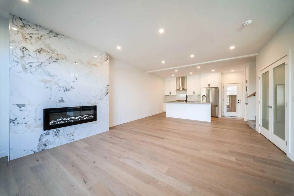 755 Centre Avenue Ne, Calgary