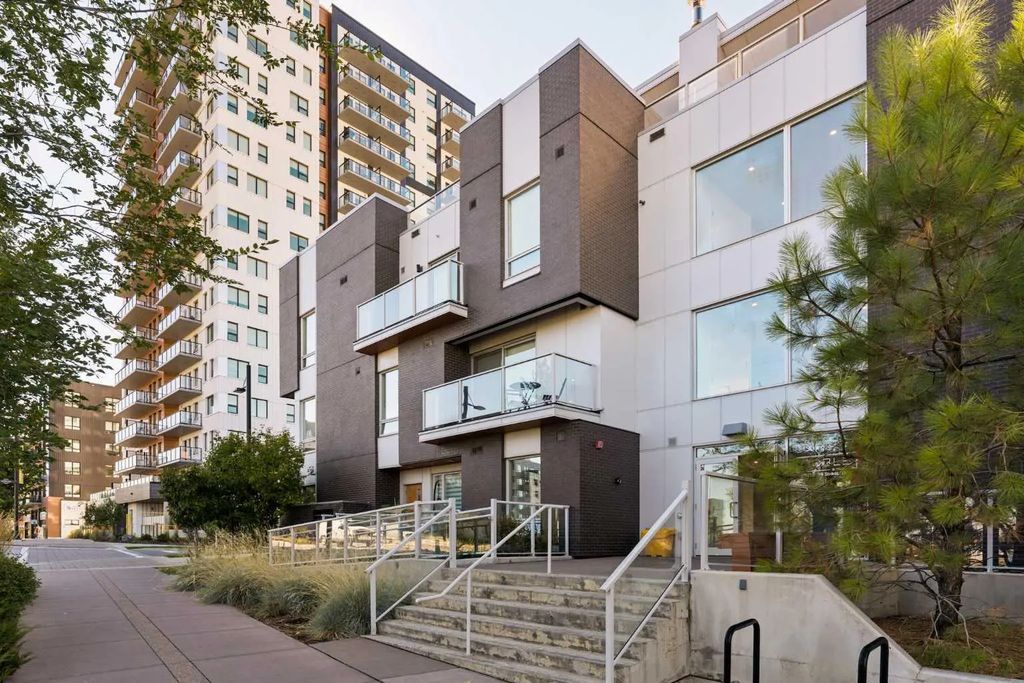 110 3125 39 Street Nw, Calgary