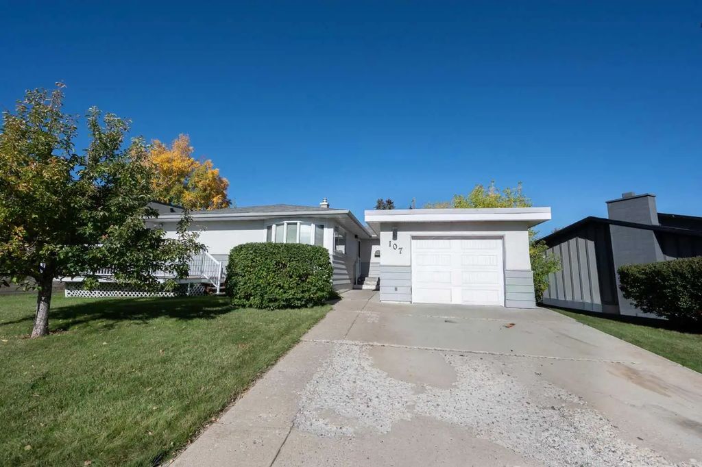 107 Hallbrook Drive Sw, Calgary