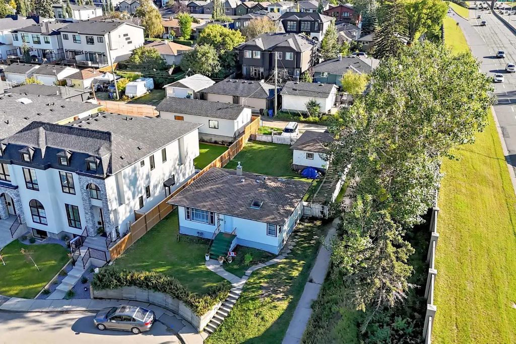 2451 29 Avenue Sw, Calgary