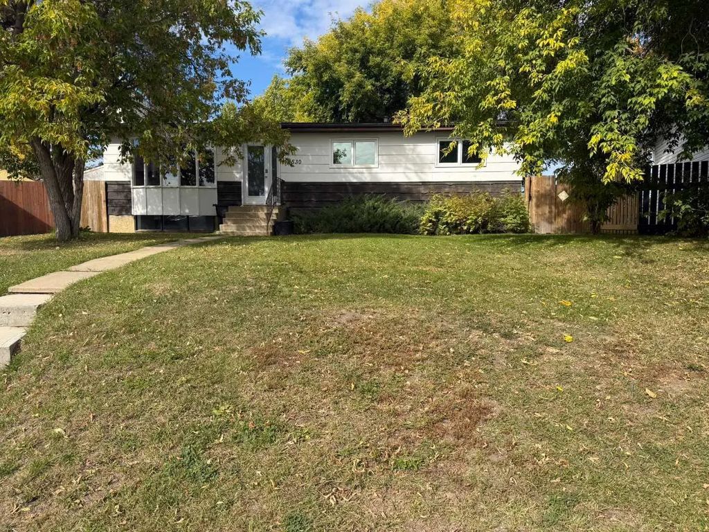 4530 54 Avenue , Grimshaw