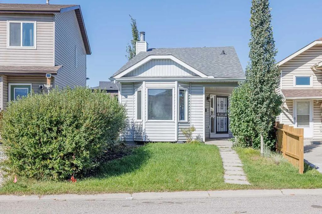 5 Erin Grove Place Se, Calgary
