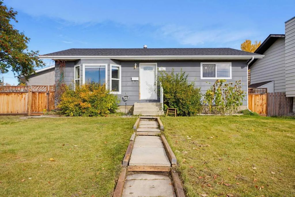 63 Dundee Crescent , Penhold