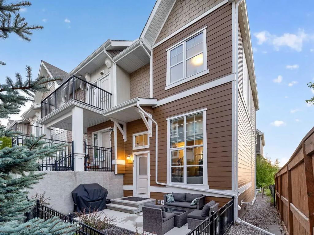 817 Cranbrook Walk Se, Calgary