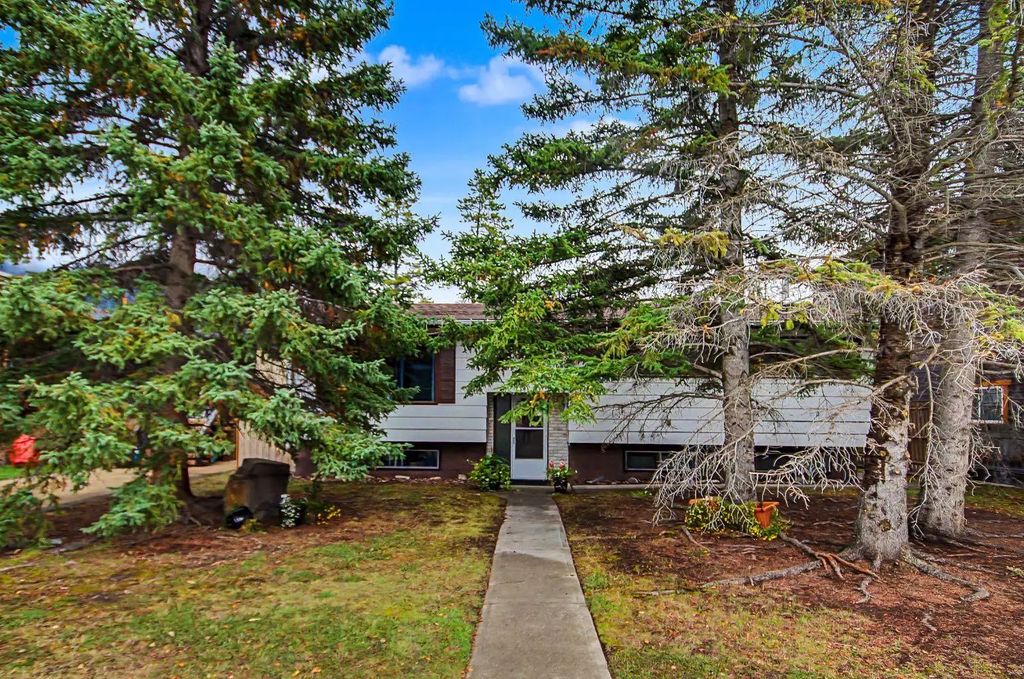 1404 10th Avenue , Canmore