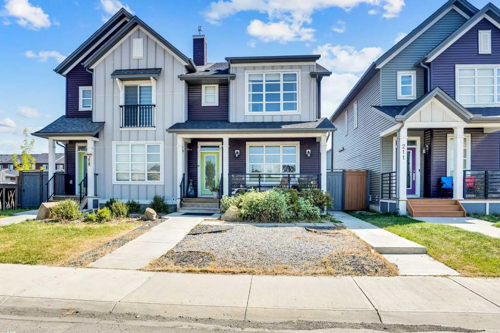 215 Savanna Parade Ne, Calgary