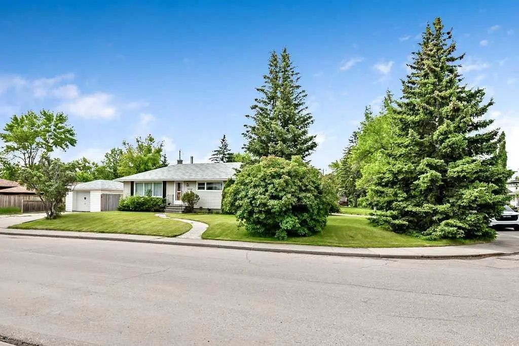 3807 25 Avenue Sw, Calgary