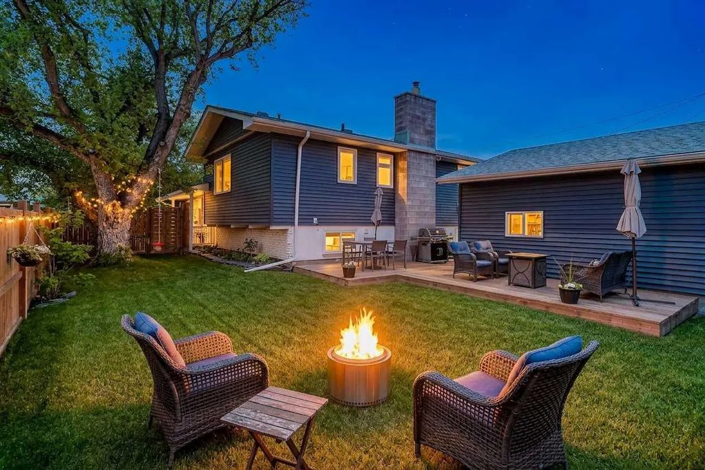 10704 Maplecrest Road Se, Calgary
