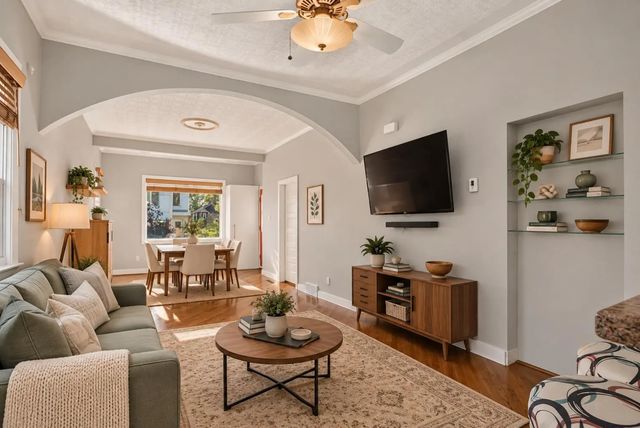 1040 19 Avenue Se, Calgary