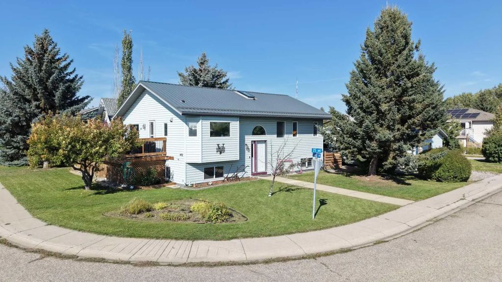 402 Slade Drive , Nanton