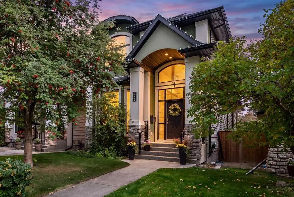 2222 26 Street Sw, Calgary