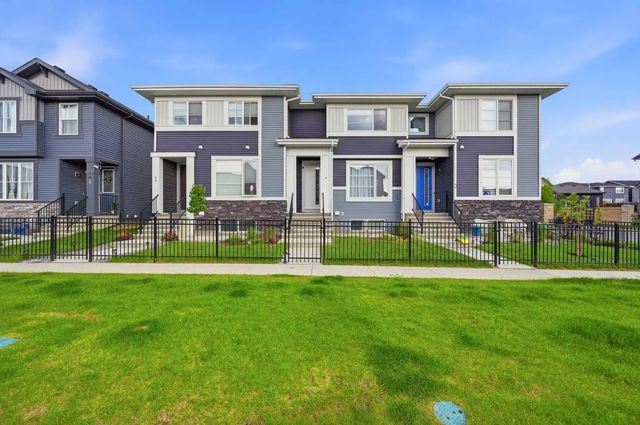 Airdrie Home for Sale: Residential Listing in Lanark