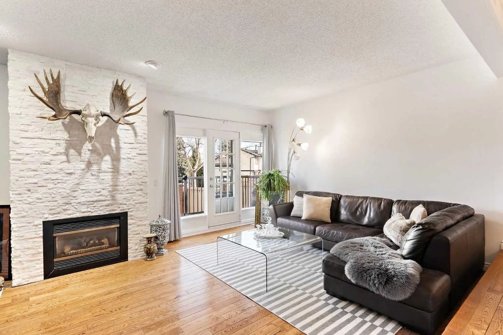 33 448 Strathcona Drive Sw, Calgary