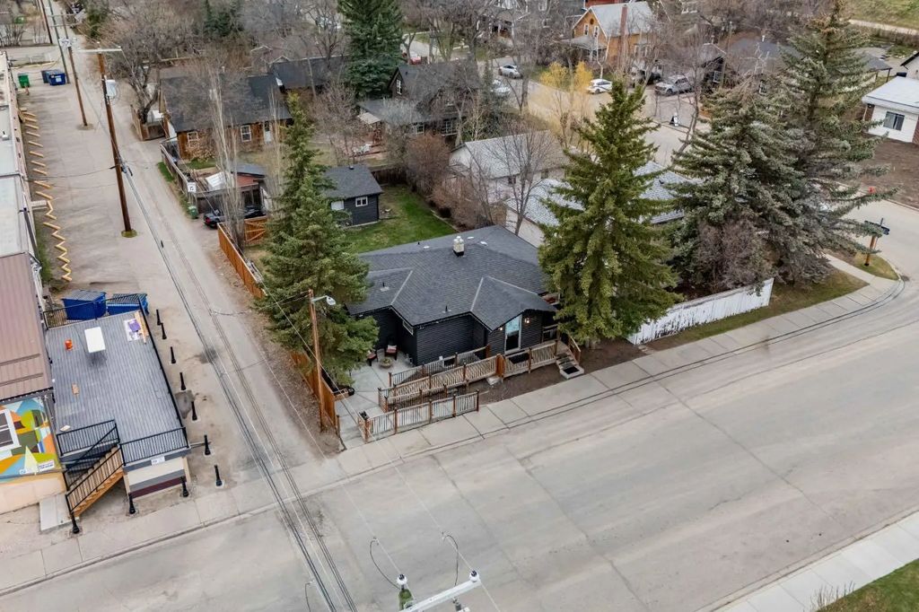2 Elk Avenue , Okotoks