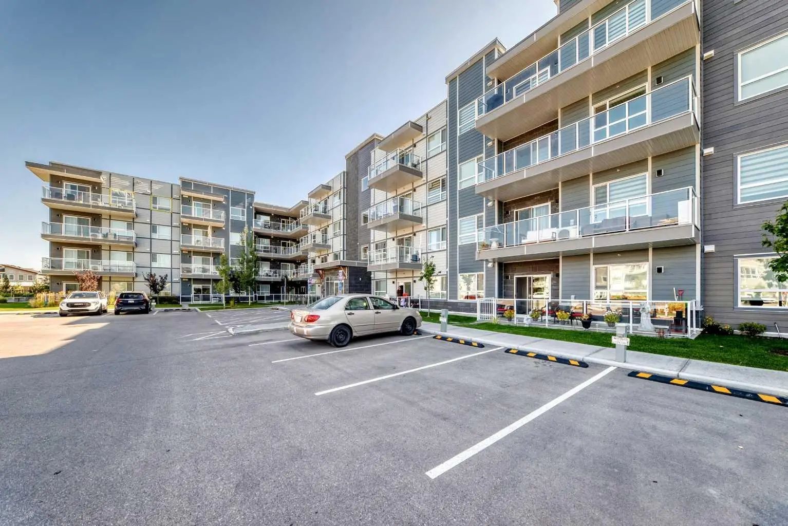 120 40 Carrington Plaza Nw, Calgary