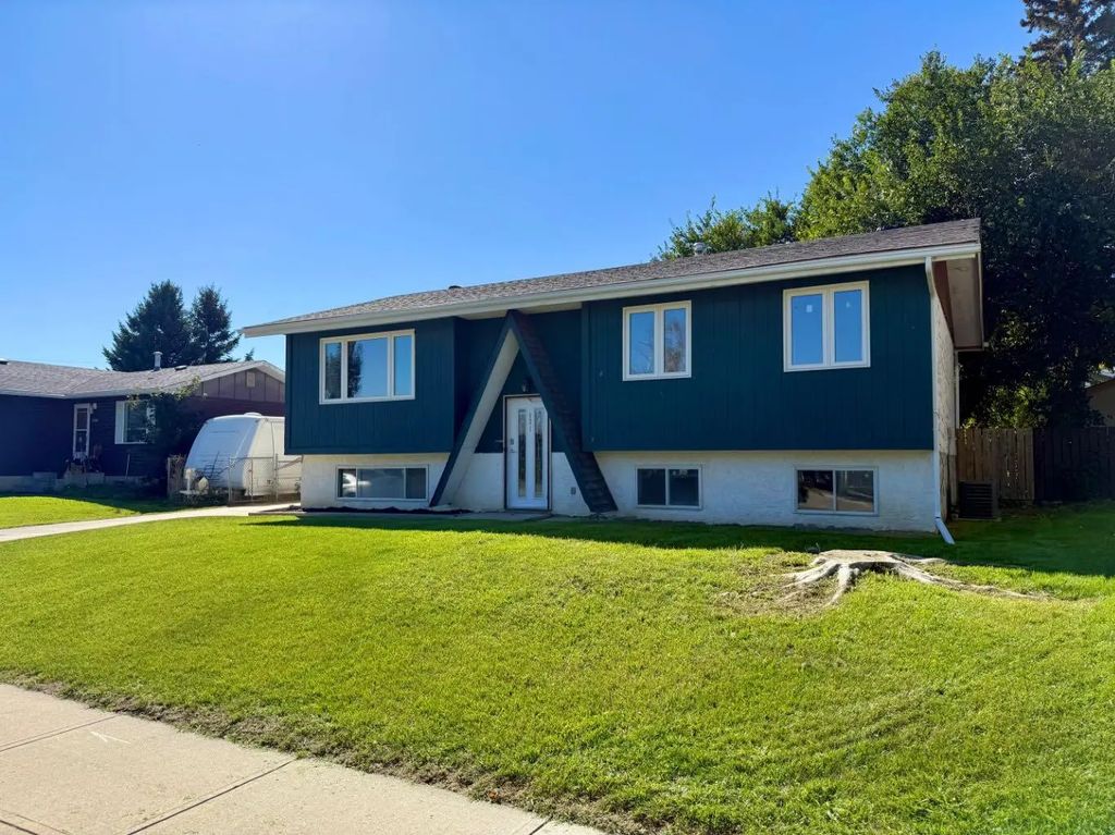 921 Ellis Crescent Se, High River