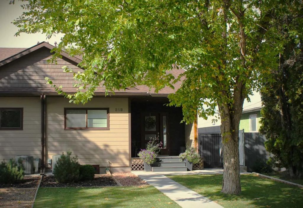 519 1 Street W, Brooks