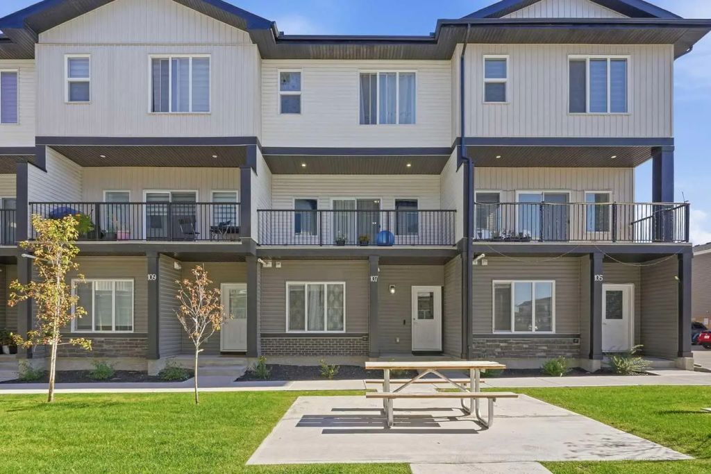 107 Corner Meadows Square Ne, Calgary
