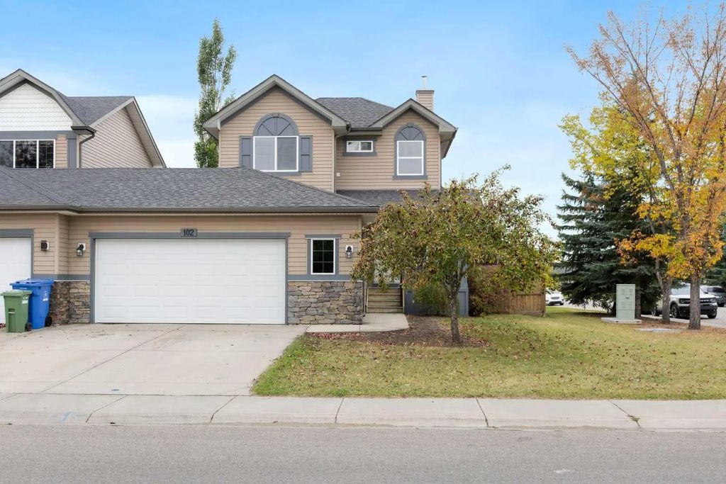 102 Ranch Ridge Court S, Strathmore