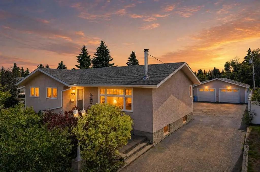 5709 56 Avenue , Lacombe