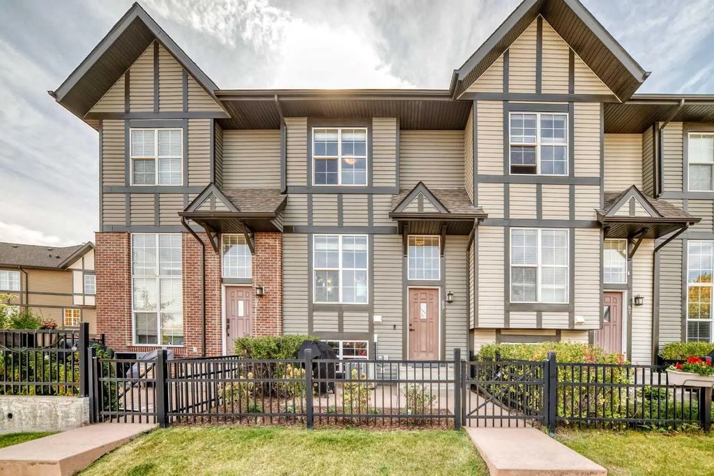 89 New Brighton Common Se, Calgary