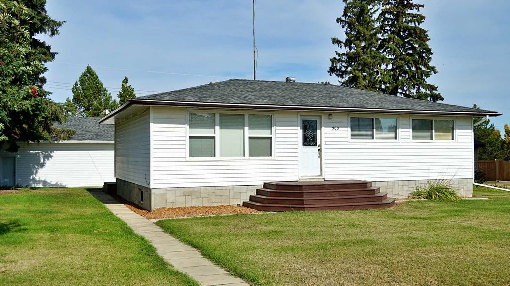 300 3 Street N, Marwayne