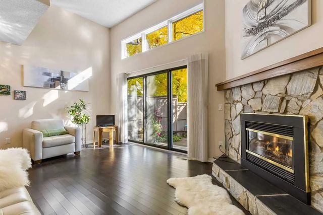 4 Glamis Gardens Sw, Calgary
