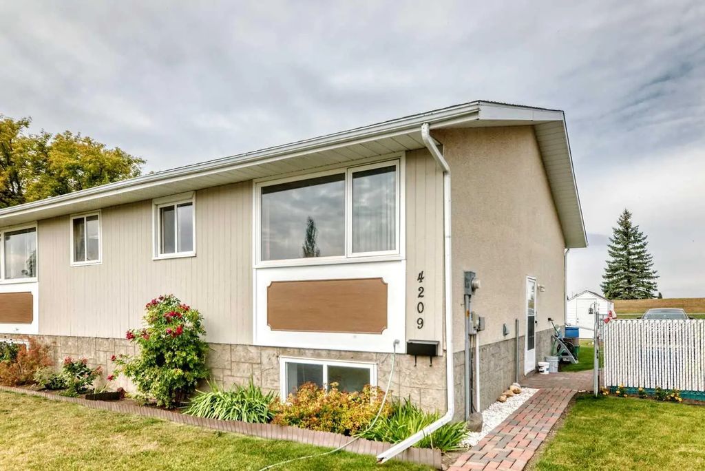 4209 54 Avenue , Innisfail