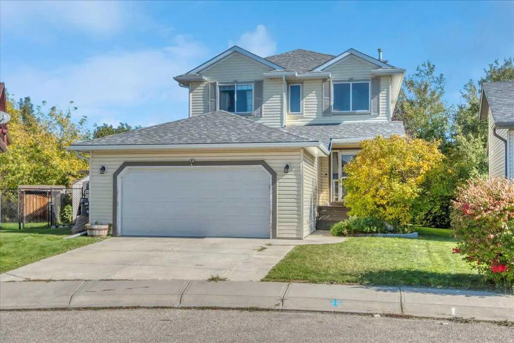 4 Aspen Landing , Strathmore