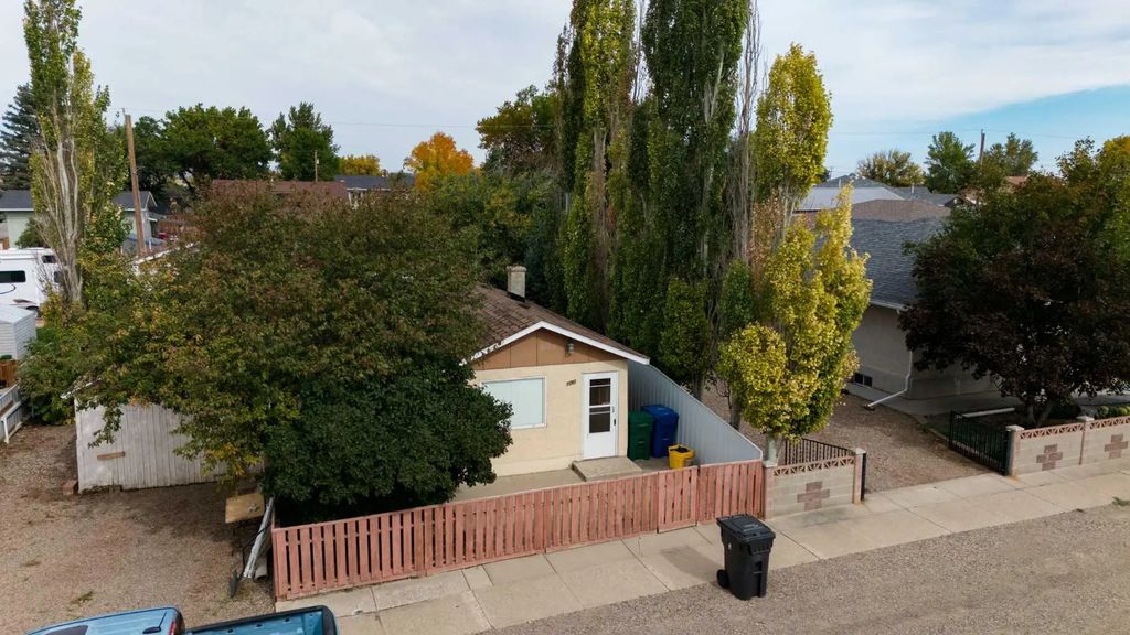 1207 41 Avenue N, Lethbridge