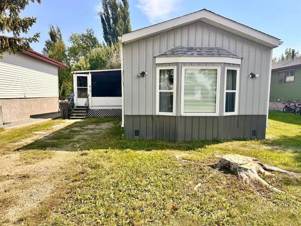 613 Iris Street , Rosemary