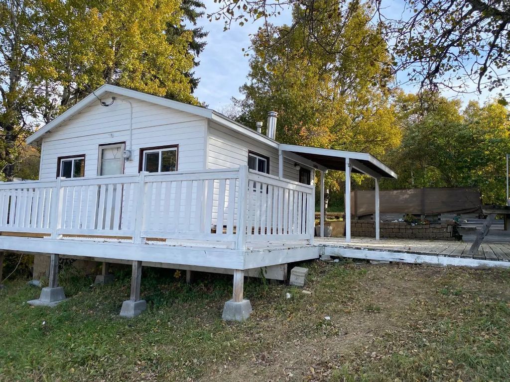 313 Minnewaukan Road , Tillicum Beach