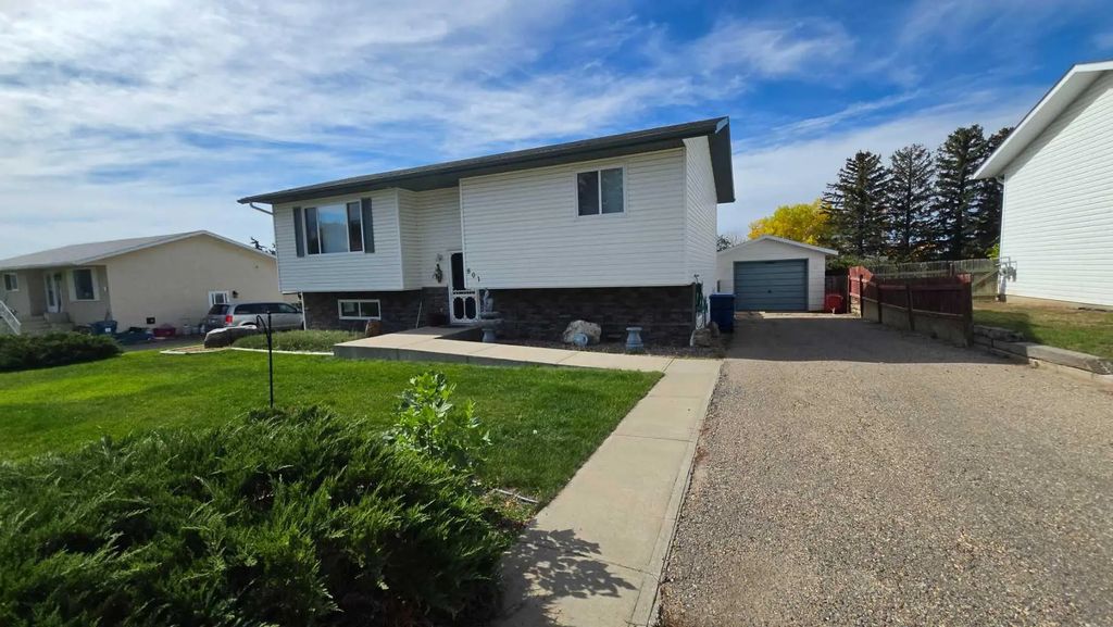801 1 Street Ne, Milk River