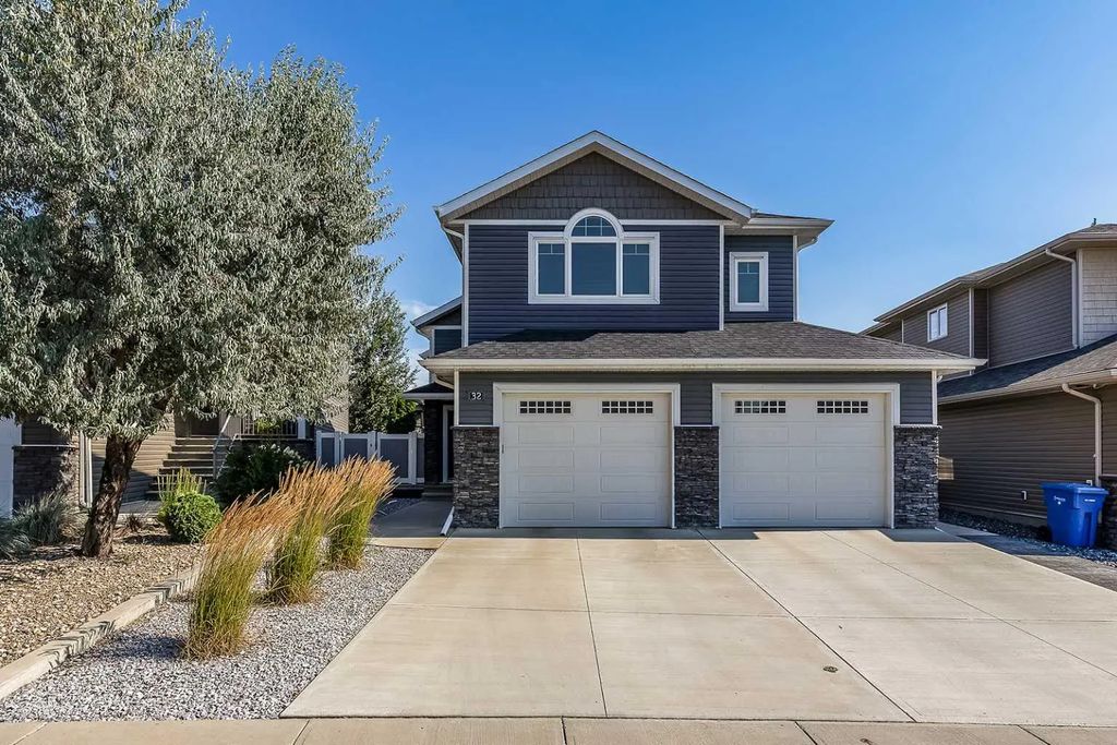 32 Hamptons Crescent Se, Medicine Hat