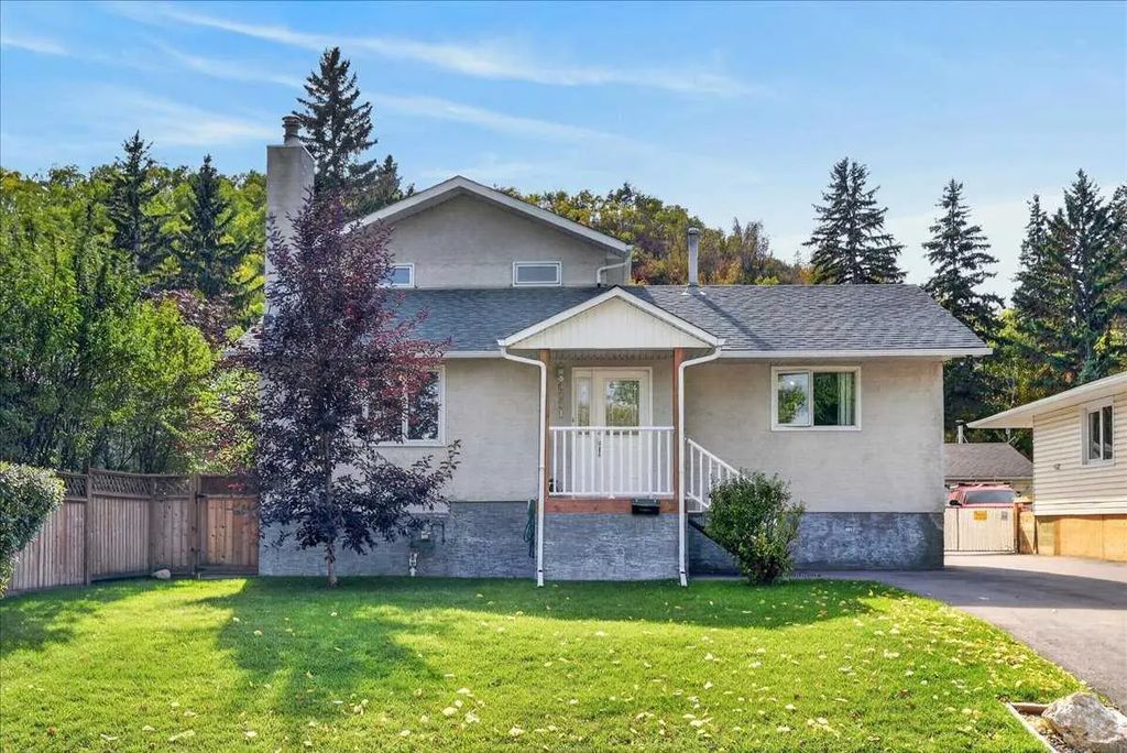8331 33 Avenue Nw, Calgary