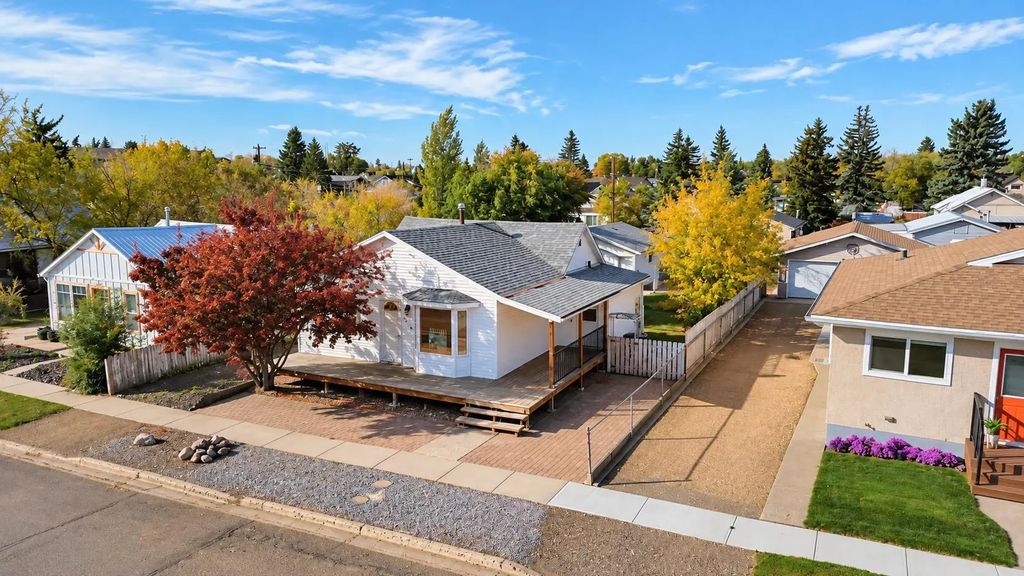 216 1st Ave  E, Hanna