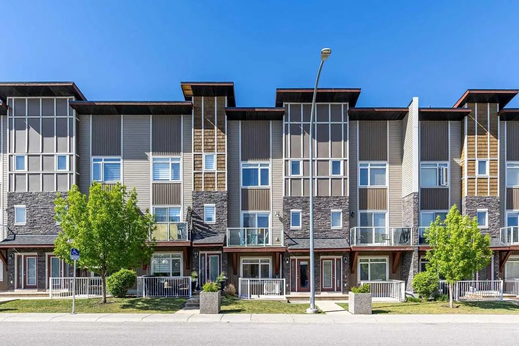 11 Skyview Point Heath Ne, Calgary