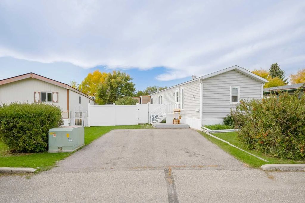 105 Heritage Drive , Okotoks