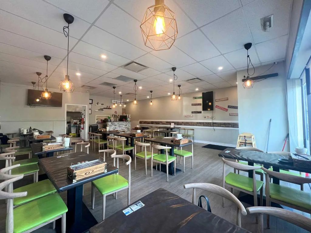 3 2111 Centre Street , Calgary