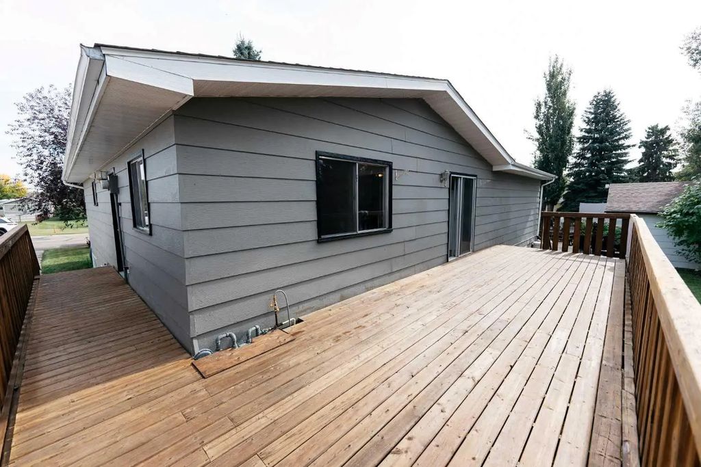 10 Tee Road , Lacombe