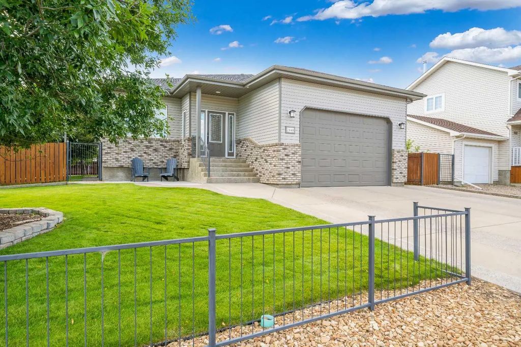 2448 7 Avenue Ne, Medicine Hat