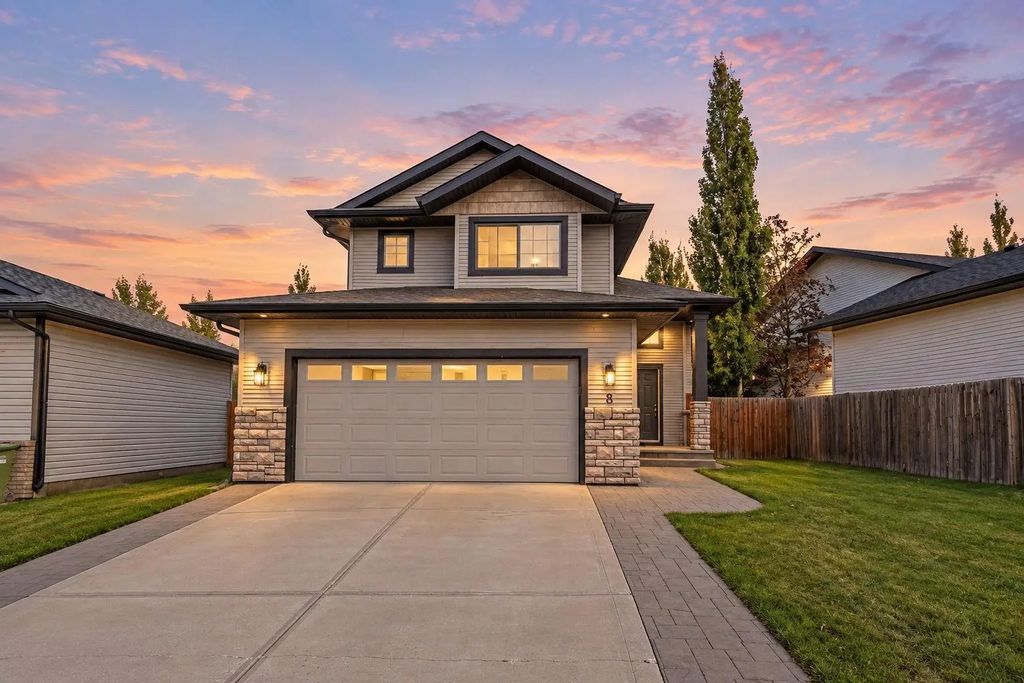 8 Irving Crescent , Red Deer
