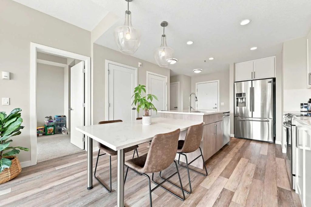 320 8530 8a Avenue Sw, Calgary
