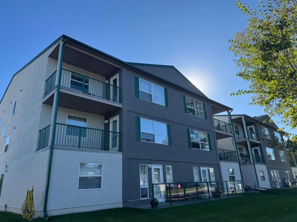 204 105 7 Avenue Se, High River