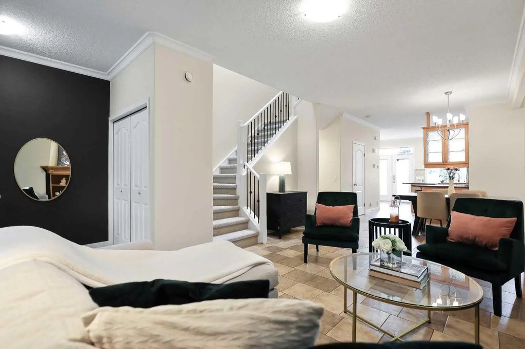 2705 11 Avenue Se, Calgary