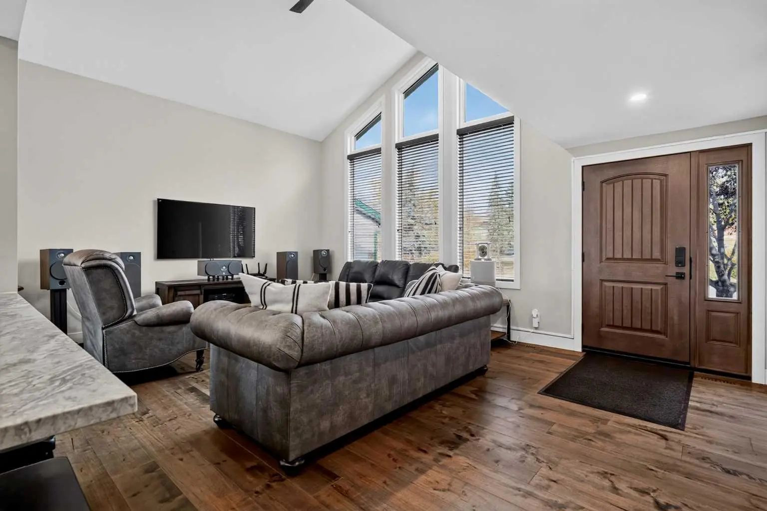 169 Silver Mead Crescent Northwest, Calgary – Residential Detached Listing Photo 4
