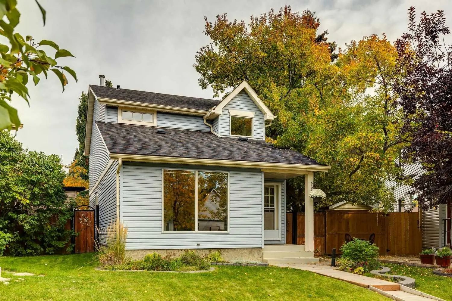 48 Woodglen Court Sw Calgary Alberta T2W 4K3 Woodbine Details