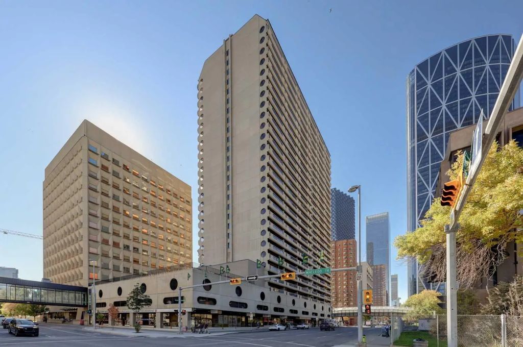 2802 221 6 Avenue Se, Calgary