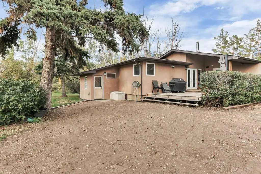 39126 Range Road 262  , Rural Lacombe County