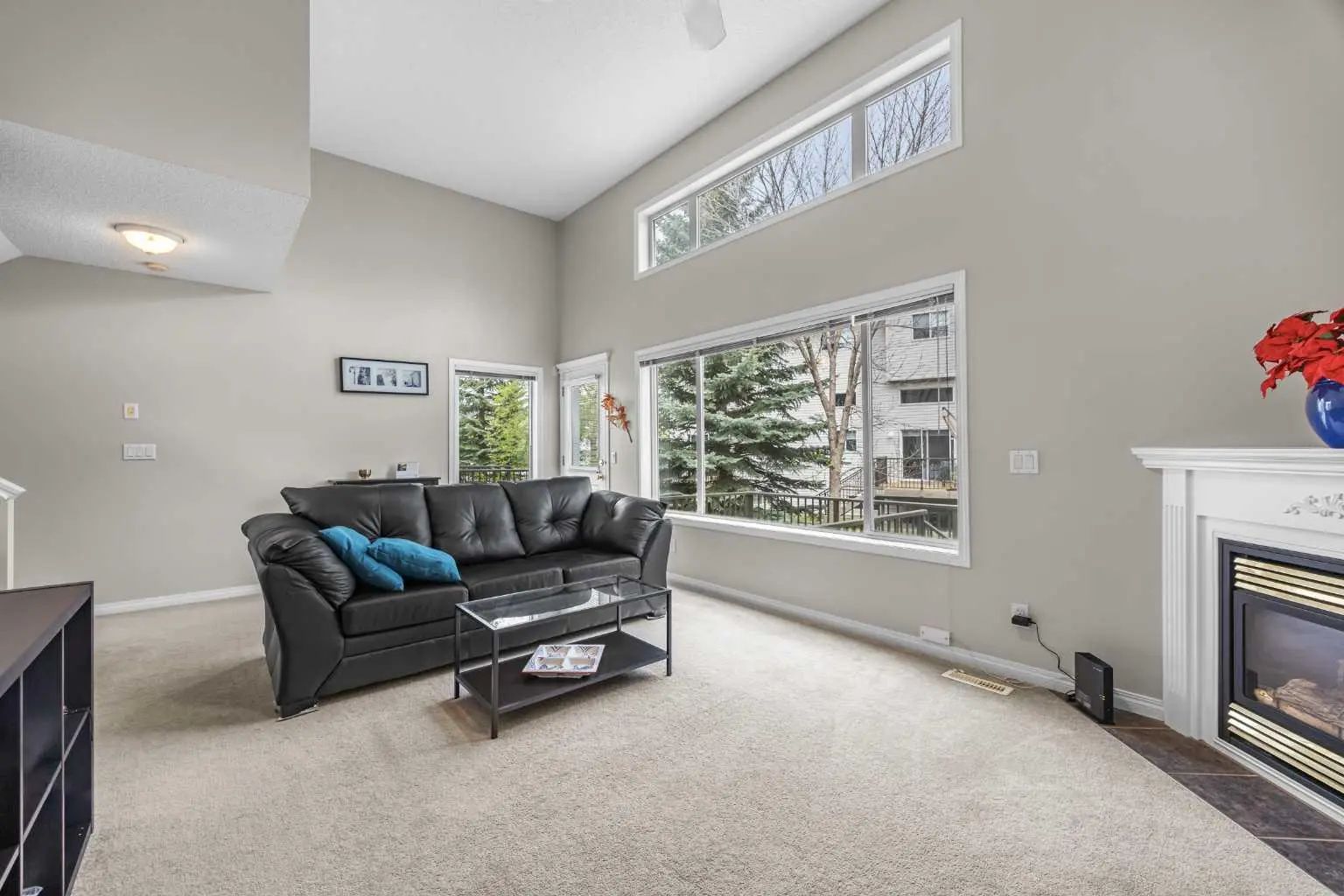 33 Country Hills Cove Northwest, Calgary – Residential Row/Townhouse Listing Photo 3
